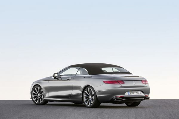 La Mercedes-Benz Classe S Cabriolet se démarque par un design distingué