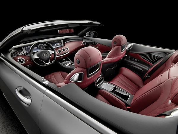 La Mercedes-Benz Classe S Cabriolet se démarque par un design distingué
