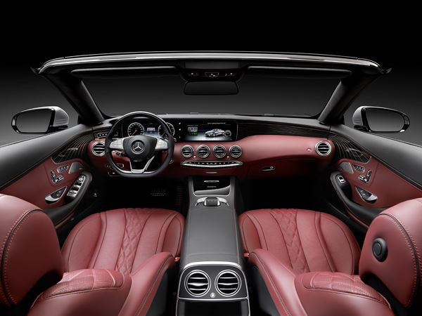 La Mercedes-Benz Classe S Cabriolet se démarque par un design distingué