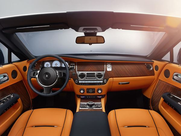 Rolls-Royce Dawn: une voiture de luxe à toit ouvert sans concession
