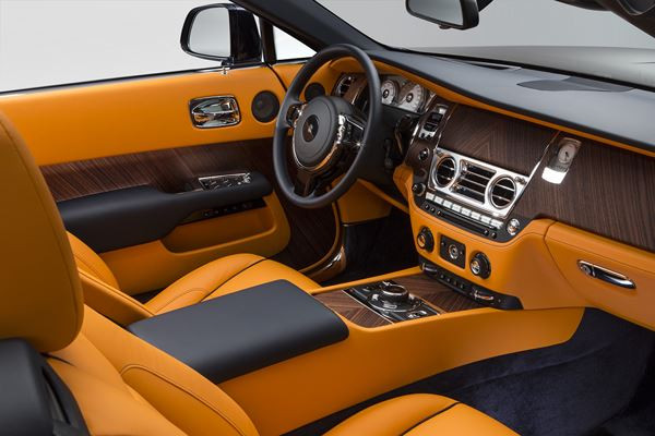 Rolls-Royce Dawn: une voiture de luxe à toit ouvert sans concession