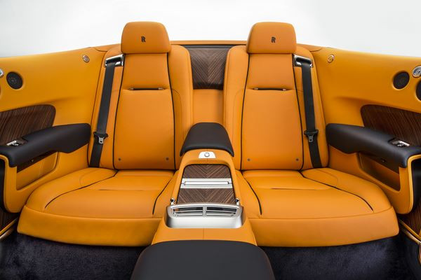 Rolls-Royce Dawn: une voiture de luxe à toit ouvert sans concession