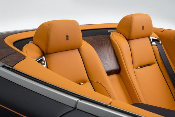 Rolls-Royce Dawn: une voiture de luxe à toit ouvert sans concession