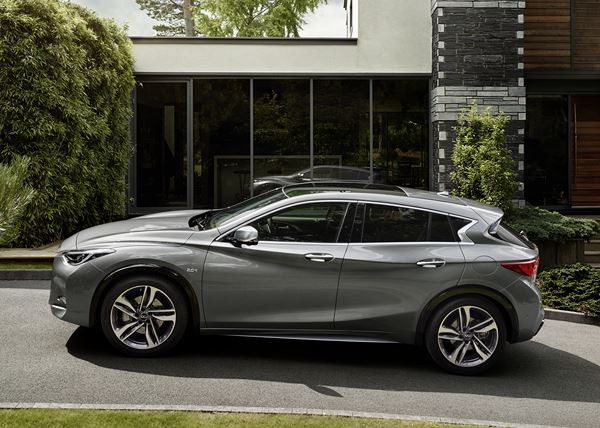 La berline Infiniti Q30 affiche une silhouette audacieuse