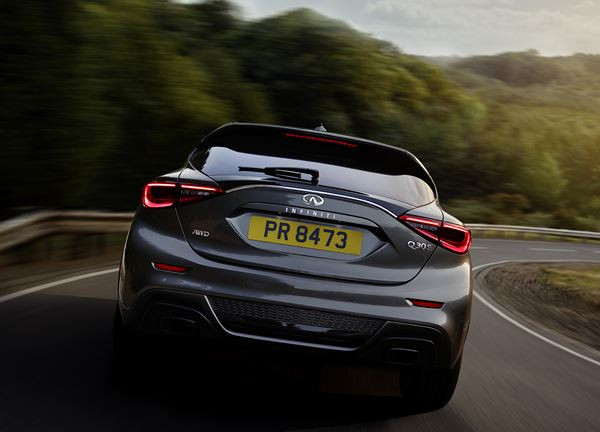 La berline Infiniti Q30 affiche une silhouette audacieuse