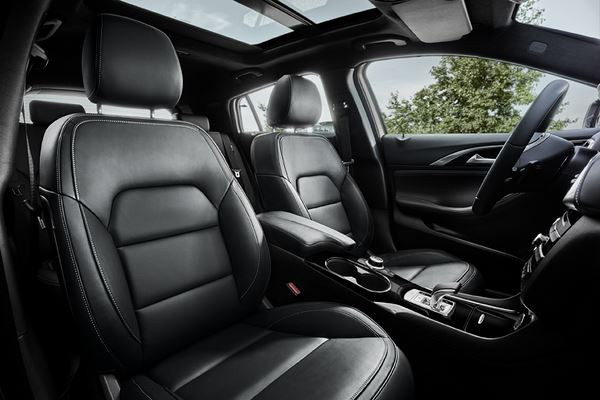 La berline Infiniti Q30 affiche une silhouette audacieuse