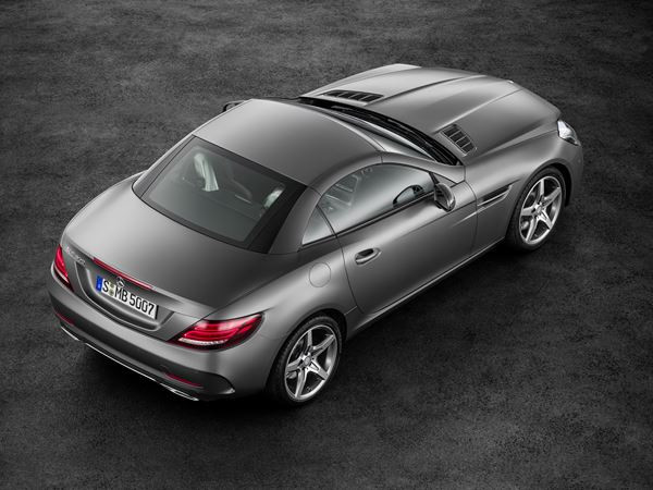 Le roadster compact Mercedes SLC embarque une technologie optimisée