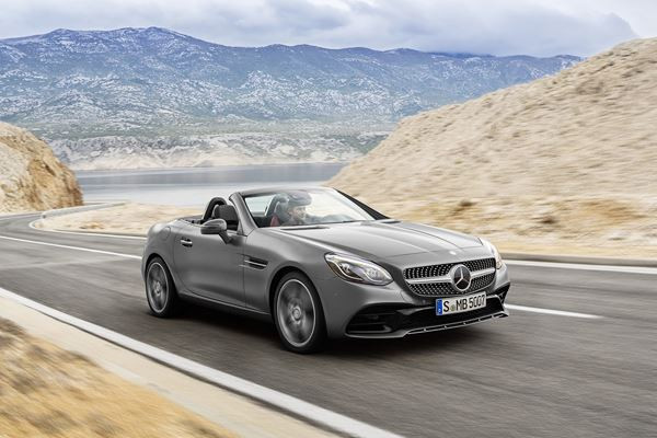 Le roadster compact Mercedes SLC embarque une technologie optimisée
