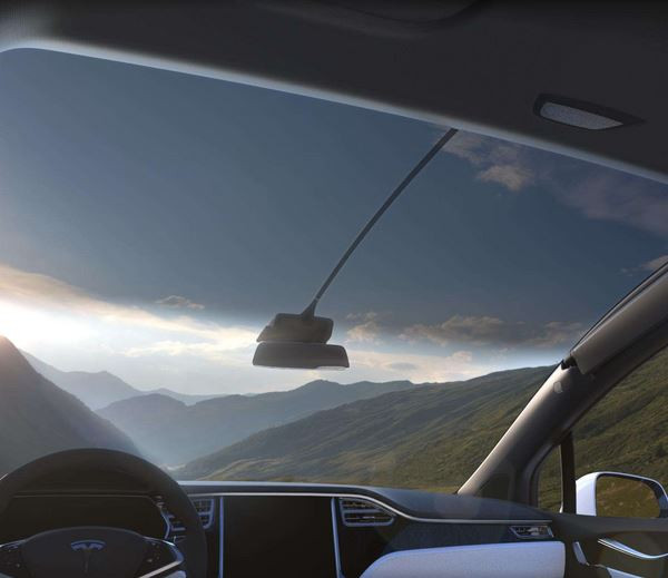 Tesla Model X: une berline électrique sept places dotée de portes arrière en élytre