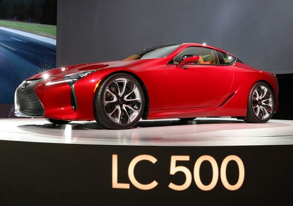 Le luxueux coupé Lexus LC  affiche un style spectaculaire