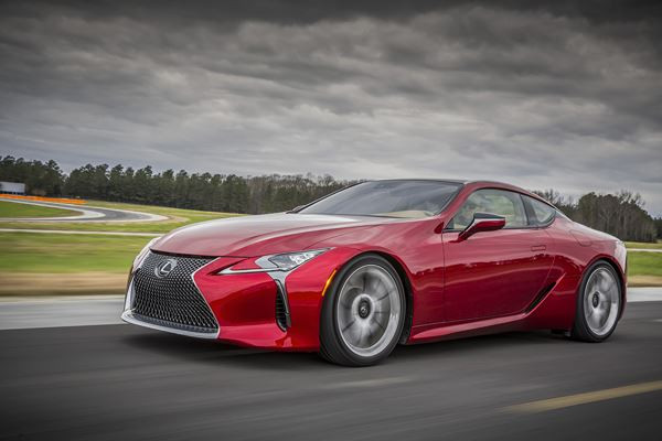 Le luxueux coupé Lexus LC  affiche un style spectaculaire