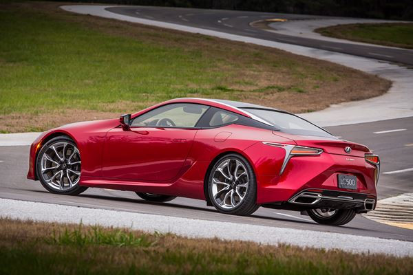 Le luxueux coupé Lexus LC  affiche un style spectaculaire