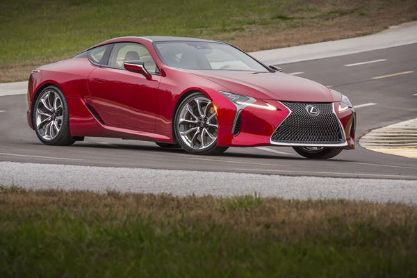 Le luxueux coupé Lexus LC  affiche un style spectaculaire