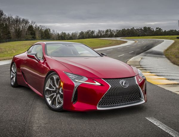 Le luxueux coupé Lexus LC  affiche un style spectaculaire