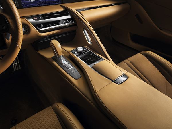Le luxueux coupé Lexus LC  affiche un style spectaculaire