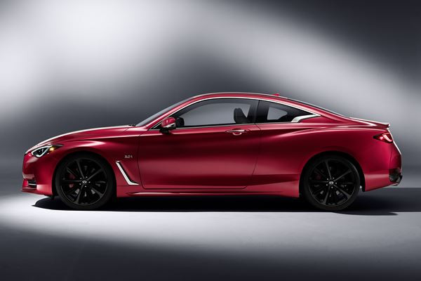 Le coupé sport Infiniti Q60 affiche un design tout en puissance