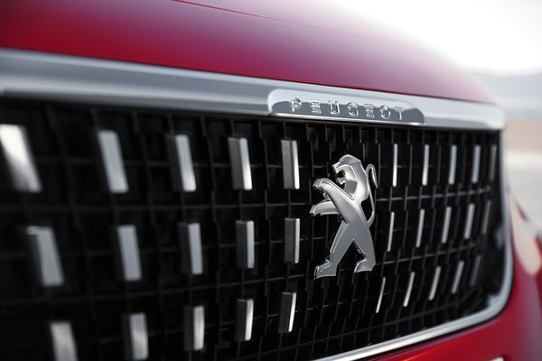 La Peugeot 2008 restylée s’habille d’un design affirmé de SUV