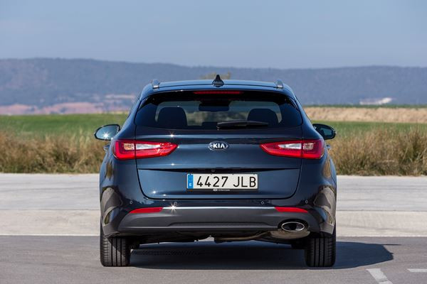 La variante break de la Kia Optima SW embarque un chargement de 553 litres