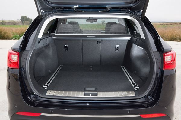La variante break de la Kia Optima SW embarque un chargement de 553 litres