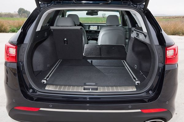 La variante break de la Kia Optima SW embarque un chargement de 553 litres