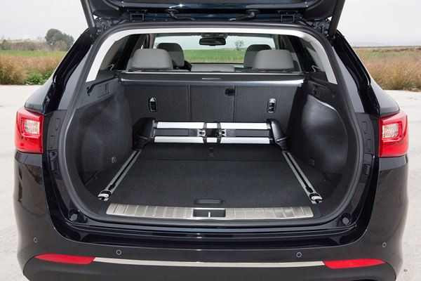 La variante break de la Kia Optima SW embarque un chargement de 553 litres