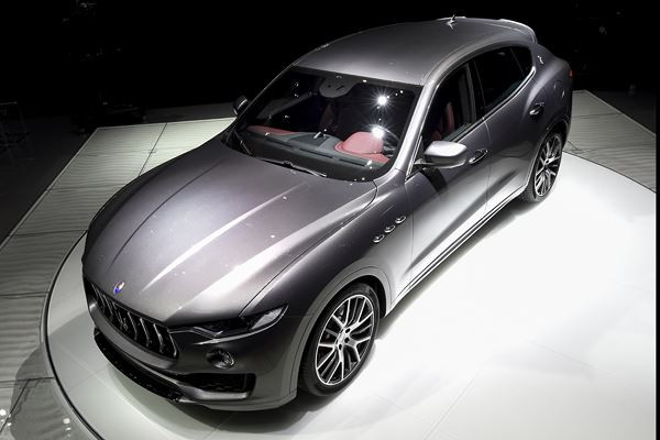Le SUV de luxe Maserati Levante affiche une face avant massive