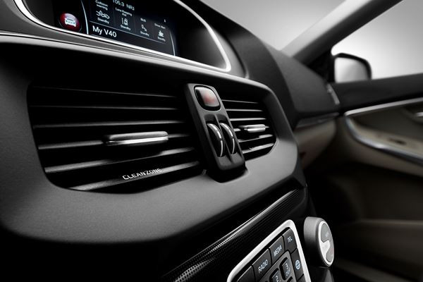 La Volvo V40 arbore une nouvelle face avant et des signes distinctifs