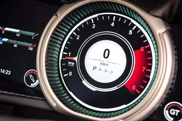L'Aston Martin DB11 embarque un moteur V12 biturbo de 608 ch