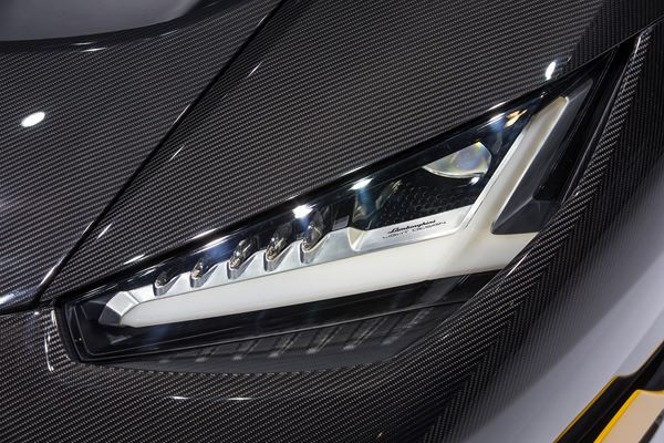 La super-sportive Lamborghini Centenario embarque un V12 de 770 ch