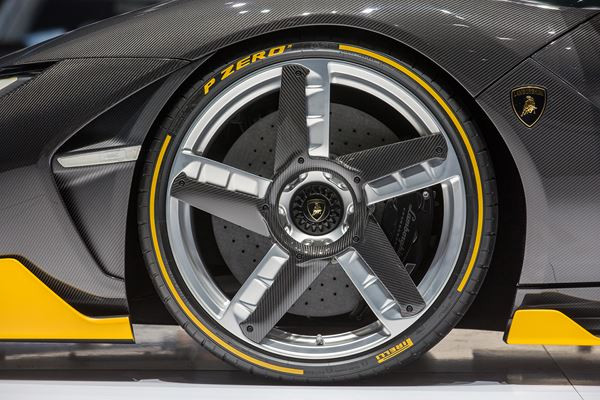 La super-sportive Lamborghini Centenario embarque un V12 de 770 ch