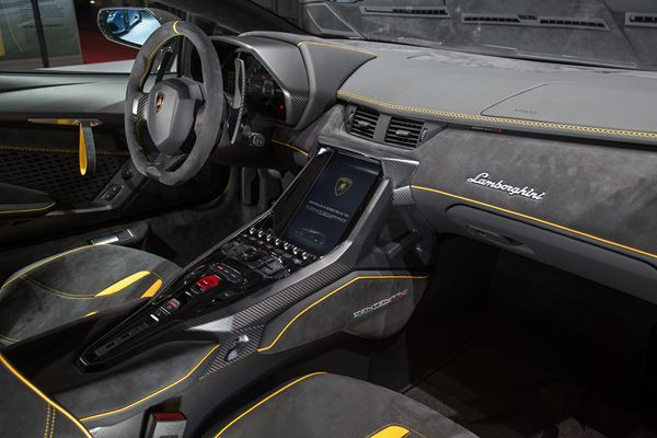 La super-sportive Lamborghini Centenario embarque un V12 de 770 ch