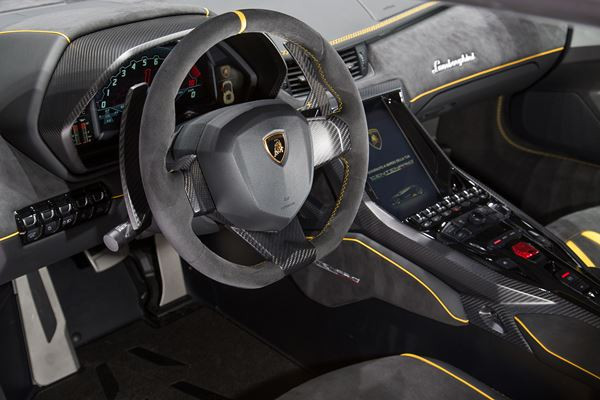 La super-sportive Lamborghini Centenario embarque un V12 de 770 ch