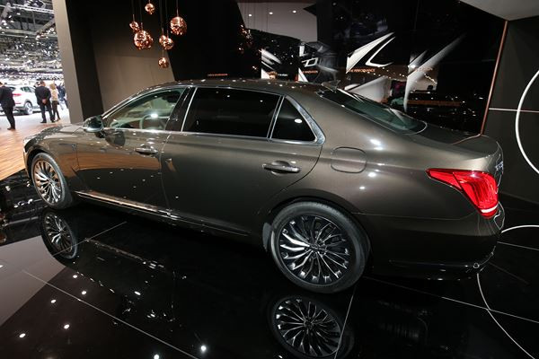 Dans les allées de la 86ème édition du salon de l'automobile de Genève