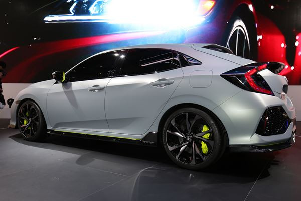 Dans les allées de la 86ème édition du salon de l'automobile de Genève