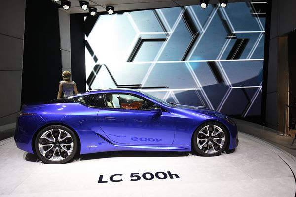Dans les allées de la 86ème édition du salon de l'automobile de Genève