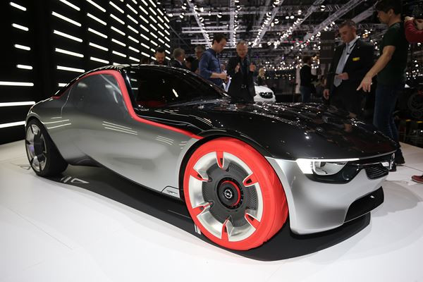 Dans les allées de la 86ème édition du salon de l'automobile de Genève