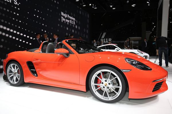 Dans les allées de la 86ème édition du salon de l'automobile de Genève