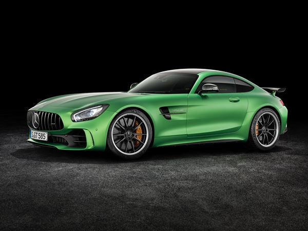Le Mercedes-AMG GT R intègre des technologies issues du sport automobile