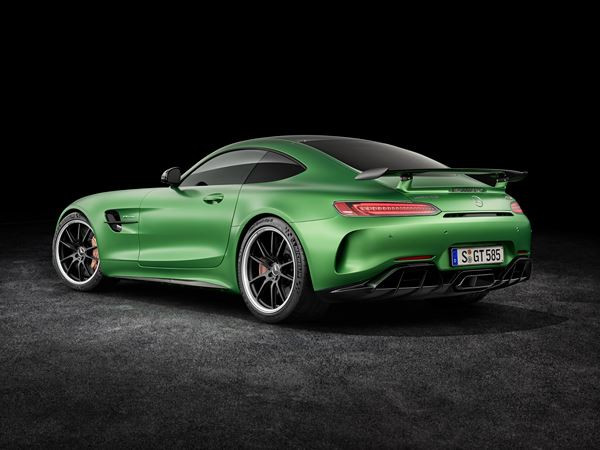 Le Mercedes-AMG GT R intègre des technologies issues du sport automobile