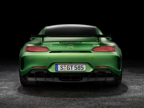Le Mercedes-AMG GT R intègre des technologies issues du sport automobile