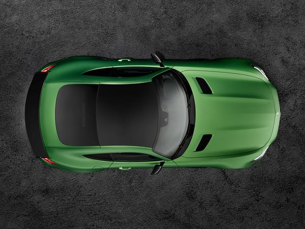 Le Mercedes-AMG GT R intègre des technologies issues du sport automobile