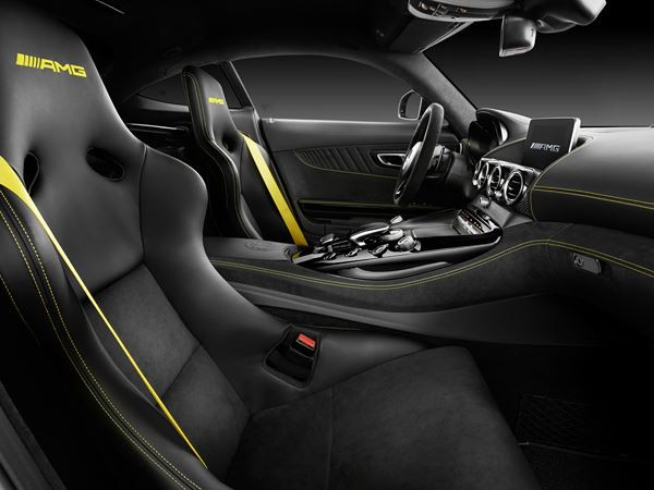 Le Mercedes-AMG GT R intègre des technologies issues du sport automobile