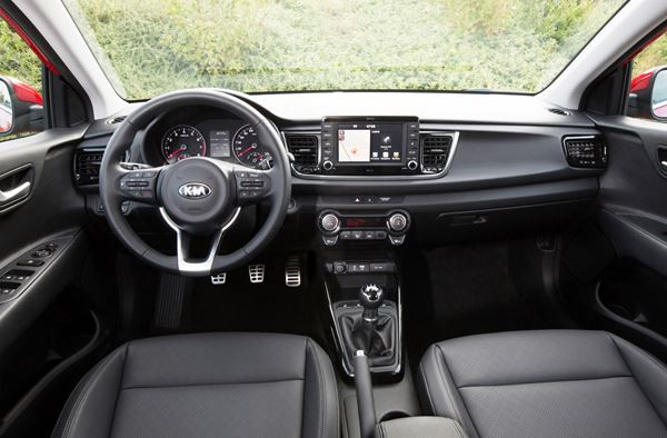La nouvelle Kia Rio affiche des lignes droites et des surfaces lisses