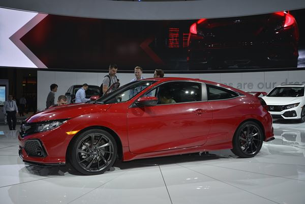 Dans les allées du salon automobile international 2016 de Los Angeles