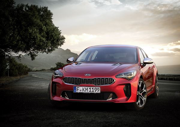 La berline coupé Kia Stinger fait ses débuts à Détroit