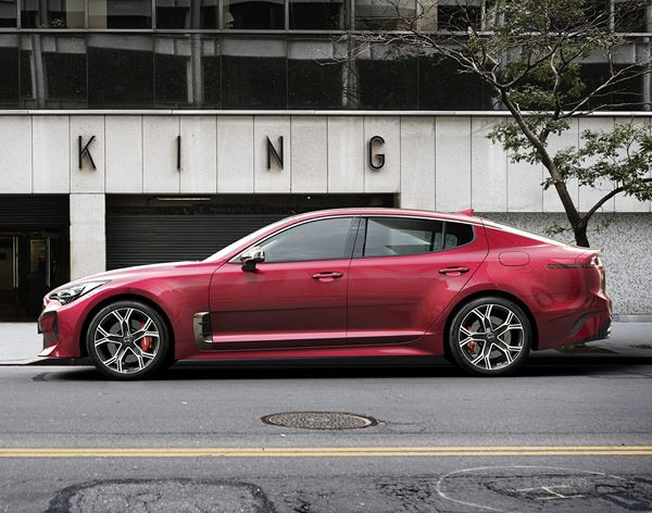La berline coupé Kia Stinger fait ses débuts à Détroit