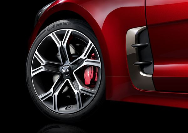 La berline coupé Kia Stinger fait ses débuts à Détroit