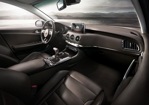 La berline coupé Kia Stinger fait ses débuts à Détroit