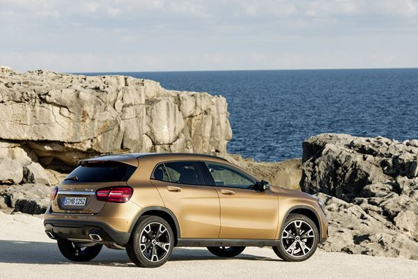 Le Mercedes-Benz GLA s'offre quelques retouches visuelles ciblées