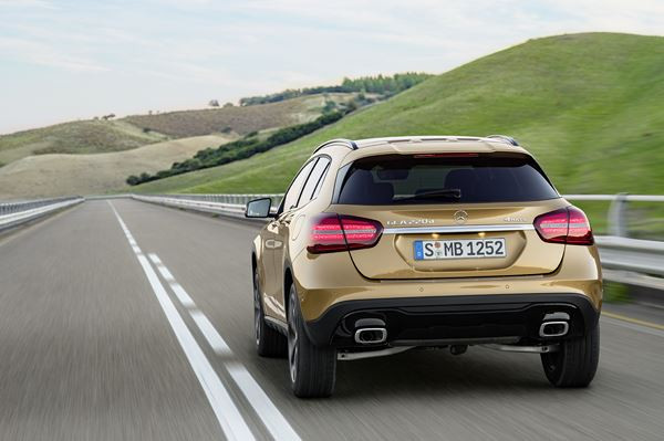 Le Mercedes-Benz GLA s'offre quelques retouches visuelles ciblées